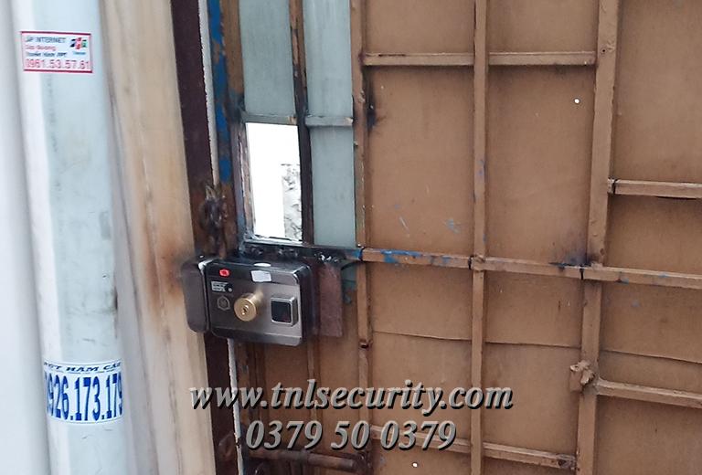 lap-khoa-cua-dien-tu-thong-minh-cho-day-tro-quan-7